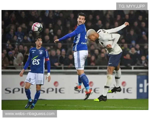 朗斯门将里塞12轮34次扑救，成防线最稳一环